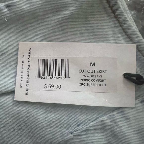 🐞NWT WeWoreWhat Denim Cut Out Skirt - Medium - Picture 5 of 6